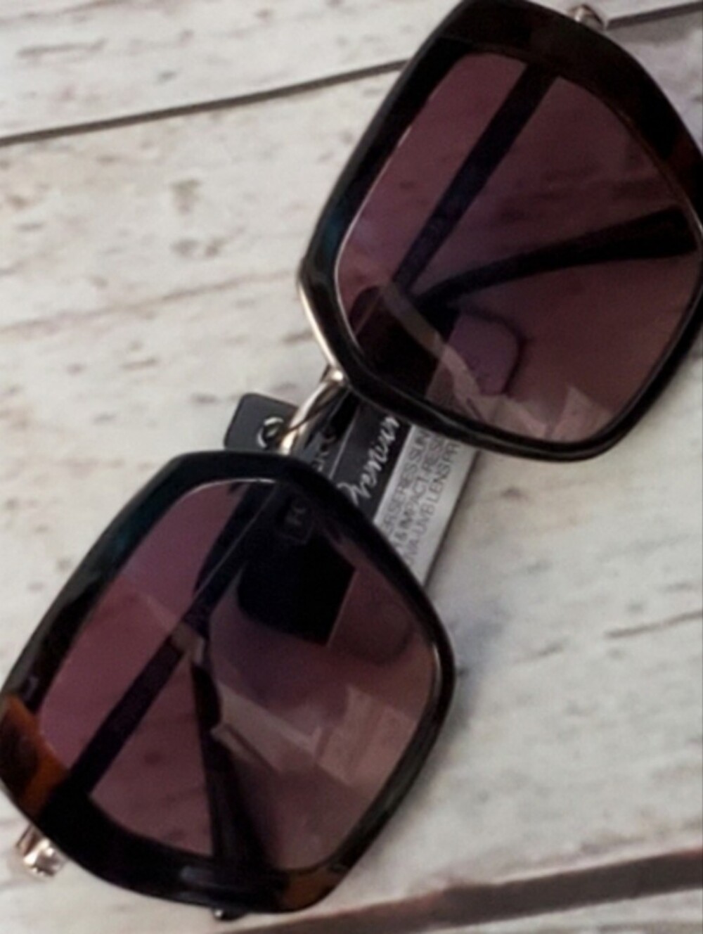 Foster Grant Premium Designer Series sunglasses black plastic, goldtone